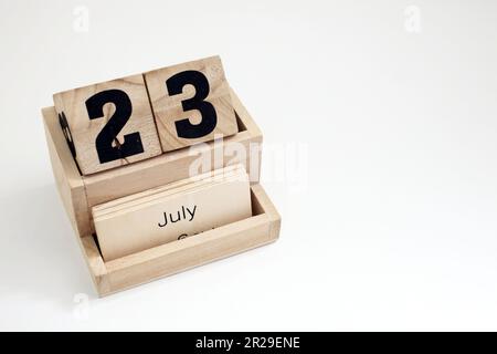 Calendrier perpétuel en bois montrant le 23rd juillet Banque D'Images