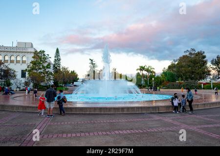 États-Unis. 30th décembre 2022. Fontaine de BEA Evanson au crépuscule dans le parc de Balboa, San Diego, Californie, 30 décembre 2022. (Photo par Smith Collection/Gado/Sipa USA) crédit: SIPA USA/Alay Live News Banque D'Images