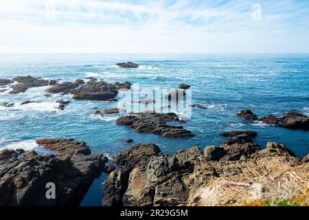 États-Unis. 19th novembre 2022. Rochers dans l'océan Pacifique à Pigeon point, Pescadero, Californie, 19 novembre 2022. (Photo par Smith Collection/Gado/Sipa USA) crédit: SIPA USA/Alay Live News Banque D'Images