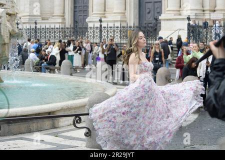 Rome, Italie. 17th mai 2023. Annika Noelle assiste à l'ensemble du feuilleton « beau » sur la Piazza Navona. Crédit : SOPA Images Limited/Alamy Live News Banque D'Images