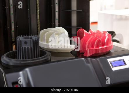 Turbines imprimées sur une machine d'impression tridimensionnelle. Imprimante 3D. Banque D'Images