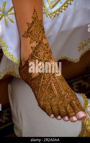 Tatouage au henné marocain à pied Banque D'Images