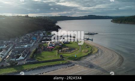 Rivière Suir, Irlande - vue aérienne du passage East Ferry traversant la rivière Suir reliant les villages de passage East in Co Waterford et Ballyhack en C. Banque D'Images