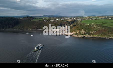 Rivière Suir, Irlande - vue aérienne du passage East Ferry traversant la rivière Suir reliant les villages de passage East in Co Waterford et Ballyhack en C. Banque D'Images