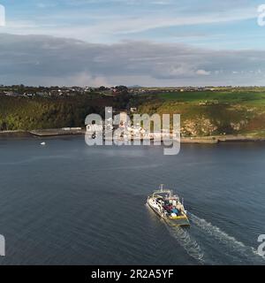 Rivière Suir, Irlande - vue aérienne du passage East Ferry traversant la rivière Suir reliant les villages de passage East in Co Waterford et Ballyhack en C. Banque D'Images