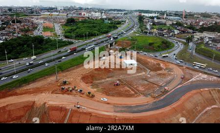 salvador, bahia, brésil - 17 mai 2023 : vue aérienne de la construction de la section 3 du métro dans la ville de Salvador. Banque D'Images