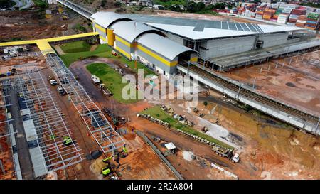 salvador, bahia, brésil - 17 mai 2023 : vue aérienne de la construction de la section 3 du métro dans la ville de Salvador. Banque D'Images