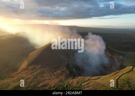 CO2 gaz provenant du cratère volcanique dans le parc national de Masaya Nicaragua Banque D'Images