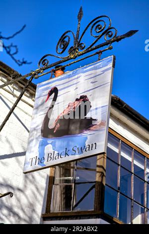 The Black Swan public House, Stratford upon Avon, Angleterre, Royaume-Uni, également connu sous le nom de pub The Dirty Duck. Banque D'Images