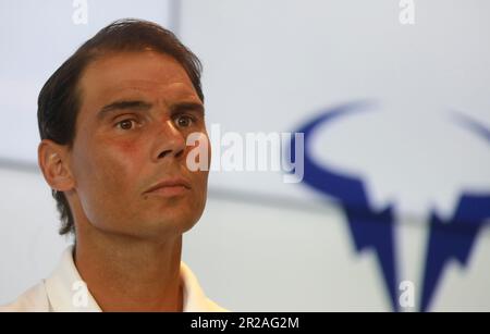 Manacor, Espagne. 18th mai 2023. Rafael Nadal donne une conférence de presse à son académie de tennis. L'homme de 36 ans a déclaré jeudi qu'il ne serait pas en mesure de participer au classique de la cour d'argile au Stade Roland Garros pour la première fois depuis ses débuts en 2005 en raison d'une blessure. Credit: Clara Margais/dpa/Alay Live News Banque D'Images