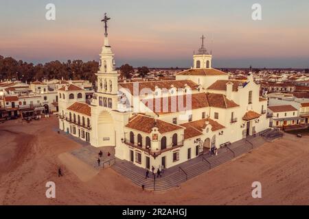 Sanctuaire de l'Ermita del Rocío un des plus importants lieux de pèlerinage religieux en Espagne Banque D'Images