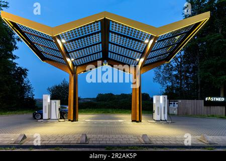 Fastned la station de recharge de véhicules électriques Banque D'Images