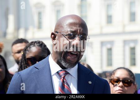 18 mai 2023, Washington, Distric of Columbia, Etats-Unis: LE sénateur AMÉRICAIN RAPHAEL WARNOCK(D-GA) parle de la législation sur la sécurité des armes à feu lors d'une conférence de presse, aujourd'hui sur 18 mai 2023 au Swamp du Sénat/Capitole à Washington DC, Etats-Unis. (Credit image: © Lénine Nolly/ZUMA Press Wire) USAGE ÉDITORIAL SEULEMENT! Non destiné À un usage commercial ! Banque D'Images