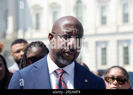 18 mai 2023, Washington, Distric of Columbia, Etats-Unis: LE sénateur AMÉRICAIN RAPHAEL WARNOCK(D-GA) parle de la législation sur la sécurité des armes à feu lors d'une conférence de presse, aujourd'hui sur 18 mai 2023 au Swamp du Sénat/Capitole à Washington DC, Etats-Unis. (Credit image: © Lénine Nolly/ZUMA Press Wire) USAGE ÉDITORIAL SEULEMENT! Non destiné À un usage commercial ! Banque D'Images