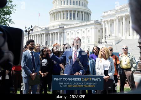 18 mai 2023, Washington, Distric of Columbia, Etats-Unis: LE sénateur AMÉRICAIN RAPHAEL WARNOCK(D-GA) parle de la législation sur la sécurité des armes à feu lors d'une conférence de presse, aujourd'hui sur 18 mai 2023 au Swamp du Sénat/Capitole à Washington DC, Etats-Unis. (Credit image: © Lénine Nolly/ZUMA Press Wire) USAGE ÉDITORIAL SEULEMENT! Non destiné À un usage commercial ! Banque D'Images