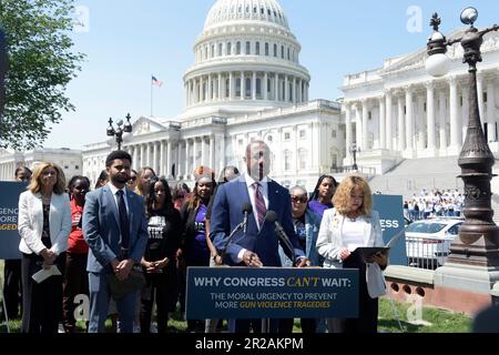 18 mai 2023, Washington, Distric of Columbia, Etats-Unis: LE sénateur AMÉRICAIN RAPHAEL WARNOCK(D-GA) parle de la législation sur la sécurité des armes à feu lors d'une conférence de presse, aujourd'hui sur 18 mai 2023 au Swamp du Sénat/Capitole à Washington DC, Etats-Unis. (Credit image: © Lénine Nolly/ZUMA Press Wire) USAGE ÉDITORIAL SEULEMENT! Non destiné À un usage commercial ! Banque D'Images