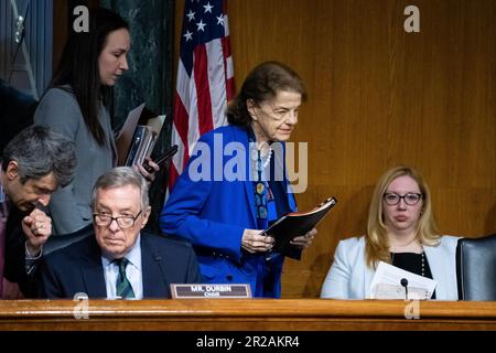 Washington, États-Unis. 18th mai 2023. La sénatrice Dianne Feinstein (D-CA) arrive aux États-Unis pour une réunion d'affaires du Comité judiciaire du Sénat Capitole, à Washington, DC, jeudi, 18 mai, 2023. (Graeme Sloan/Sipa USA) Credit: SIPA USA/Alay Live News Banque D'Images