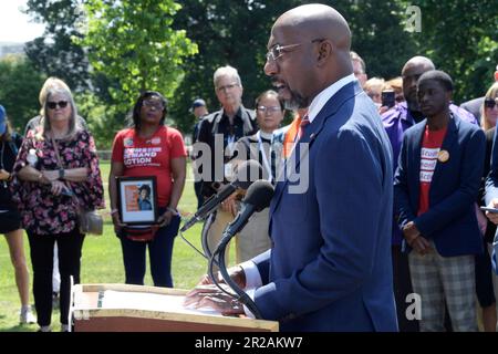 18 mai 2023, Washington, Distric of Columbia, Etats-Unis: LE sénateur AMÉRICAIN RAPHAEL WARNOCK(D-GA) parle de la législation sur la sécurité des armes à feu lors d'une conférence de presse, aujourd'hui sur 18 mai 2023 au Swamp du Sénat/Capitole à Washington DC, Etats-Unis. (Credit image: © Lénine Nolly/ZUMA Press Wire) USAGE ÉDITORIAL SEULEMENT! Non destiné À un usage commercial ! Banque D'Images