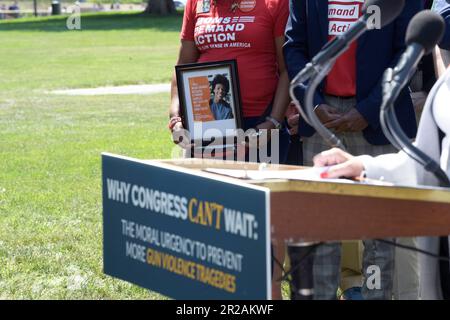 18 mai 2023, Washington, Distric of Columbia, Etats-Unis: LE sénateur AMÉRICAIN RAPHAEL WARNOCK(D-GA) parle de la législation sur la sécurité des armes à feu lors d'une conférence de presse, aujourd'hui sur 18 mai 2023 au Swamp du Sénat/Capitole à Washington DC, Etats-Unis. (Credit image: © Lénine Nolly/ZUMA Press Wire) USAGE ÉDITORIAL SEULEMENT! Non destiné À un usage commercial ! Banque D'Images