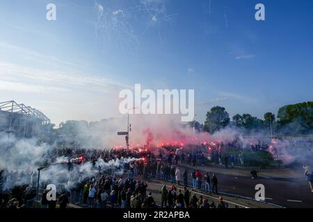 Alkmaar, pays-Bas. 18th mai 2023. ALKMAAR, PAYS-BAS - MAI 18: Les fans ont fait le point sur les payeurs d'AZ lors de la semi-finale de l'UEFA Europa Conference League second Leg match entre AZ et West Ham Unis à la Stadion AFAS sur 18 mai 2023 à Alkmaar, pays-Bas (photo de Patrick Goosen/Orange Pictures) crédit: Orange pics BV/Alay Live News Banque D'Images