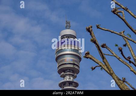 Vue générale de la Tour BT dans le centre de Londres. Le géant des télécommunications BT (British Telecommunications) a annoncé qu'il allait réduire de 55 000 000 emplois d'ici 2030, avec des technologies dont l'intelligence artificielle devrait remplacer une partie du personnel. Banque D'Images