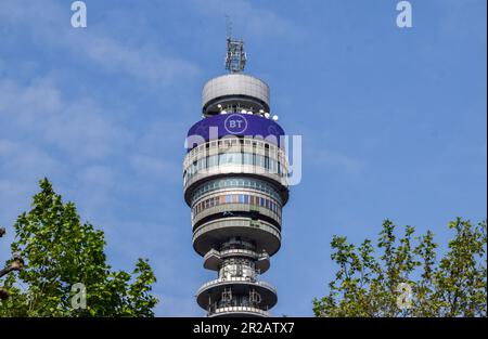 Vue générale de la Tour BT dans le centre de Londres. Le géant des télécommunications BT (British Telecommunications) a annoncé qu'il allait réduire de 55 000 000 emplois d'ici 2030, avec des technologies dont l'intelligence artificielle devrait remplacer une partie du personnel. Banque D'Images