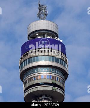 Vue générale de la Tour BT dans le centre de Londres. Le géant des télécommunications BT (British Telecommunications) a annoncé qu'il allait réduire de 55 000 000 emplois d'ici 2030, avec des technologies dont l'intelligence artificielle devrait remplacer une partie du personnel. Banque D'Images