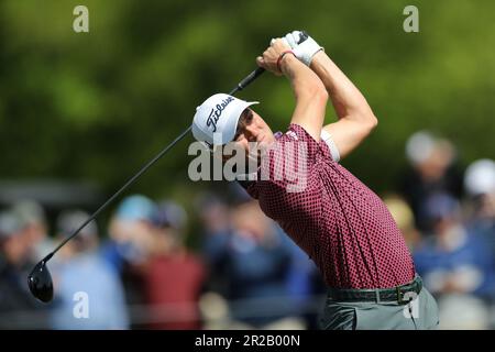 Rochester, États-Unis. 18th mai 2023. Justin Thomas atteint son tee-shirt tiré sur le 12th trous lors du premier tour du championnat PGA 2023 au Oakwood Country Club de Rochester, New York, jeudi, 18 mai 2023. Photo par Aaron Josefczyk/UPI crédit: UPI/Alay Live News Banque D'Images