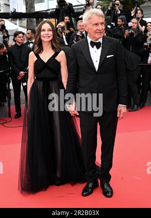 Cannes, France. 18th mai 2023. L'acteur américain Harrison Ford et l'actrice Calista Flockhart assistent jeudi à 18 mai 2023 à la première de l'Indiana Jones et au Dial of Destiny au Festival de Cannes 76th au Palais des Festivals de Cannes. Photo de Rune Hellestad/ Credit: UPI/Alay Live News Banque D'Images