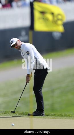 Rochester, États-Unis. 18th mai 2023. Le COREU CpHers puise sur le green 18th lors de la première partie du championnat PGA 2023 au Oakwood Country Club de Rochester, New York, jeudi, 18 mai 2023. Photo par Aaron Josefczyk/UPI crédit: UPI/Alay Live News Banque D'Images