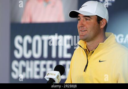 Rochester, États-Unis. 18th mai 2023. Scottie Scheffler s'entretient avec les médias après son premier tour du championnat PGA 2023 au Oakwood Country Club de Rochester, New York, jeudi, 18 mai 2023. Photo par Aaron Josefczyk/UPI crédit: UPI/Alay Live News Banque D'Images