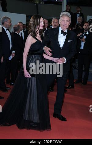 Cannes, France. 18th mai 2023. Harrison Ford et Calista Flockhart photographiés à la sortie de la première mondiale d'Indiana Jones et du Dial of Destiny lors du Festival international du film de Cannes 76th au Palais des Festivals de Cannes, France photo de Julie Edwards/Alay Live News Banque D'Images