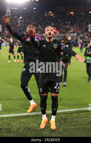 Amsterdam, pays-Bas. 18th mai 2023. Said Benrahma de Ham-Ouest United fête après le match de la demi-finale de la Ligue de la Conférence de l'UEFA deuxième jambe entre AZ Alkmaar et Ham-Ouest Unis à l'AFAS Stadion sur 18 mai 2023 à Amsterdam, pays-Bas. (Photo de Daniel Chesterton/phcimages.com) Credit: PHC Images/Alamy Live News Banque D'Images