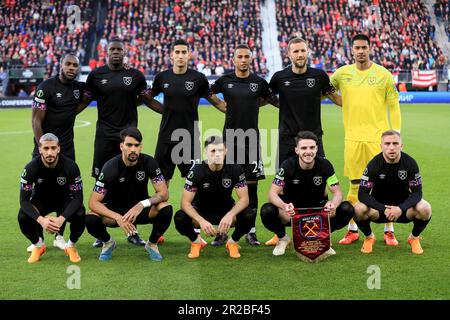 Amsterdam, pays-Bas. 18th mai 2023. West Ham United s'alignent avant la demi-finale de la Ligue de la Conférence de l'UEFA deuxième partie entre AZ Alkmaar et West Ham Uni à l'AFAS Stadion sur 18 mai 2023 à Amsterdam, pays-Bas. (Photo de Daniel Chesterton/phcimages.com) Credit: PHC Images/Alamy Live News Banque D'Images