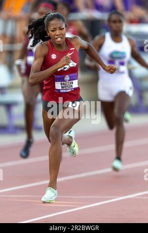 Britton Wilson d’Arkansas brise son propre record collégial de 400 mètres avec un temps de 49,13 au cours de la piste de conférence du sud-est 2023 et du champ de champ Banque D'Images