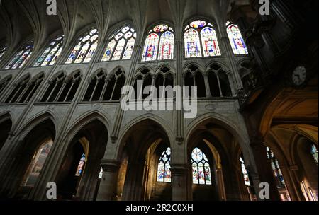 L'arcade et les fenêtres supérieures - Eglise Saint-Severin - Paris, France Banque D'Images