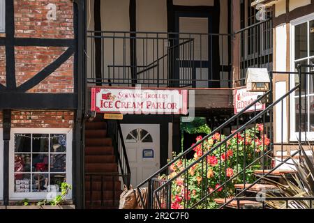 Solvang est une ville de la vallée Santa Ynez, dans le sud de la Californie. Il est connu pour son architecture de style danois et ses nombreuses caves de vinification. Banque D'Images