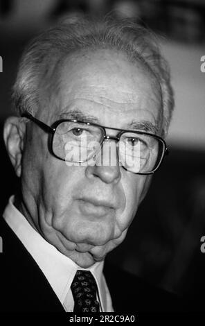 Le Premier ministre israélien Yitzhak Rabin (1922-1995) lors de sa visite de quatre jours en Russie en 1994. Banque D'Images