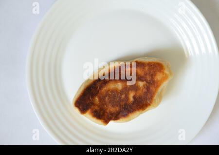 tartes frites maison avec pommes de terre sur une assiette Banque D'Images