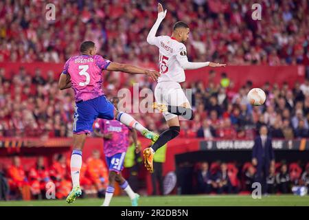 Séville, Espagne. 18th mai 2023. Youssef en-Nesyri (15) du FC Sevilla et Bremer (3) du Juventus vus pendant le match de l'UEFA Europa League entre le FC Sevilla et le Juventus à l'Estadio Ramon Sanchez Pizjuan à Séville. (Crédit photo : Gonzales photo/Alamy Live News Banque D'Images