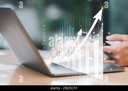 2023 technologie de financement des entreprises et concept d'investissement. homme d'affaires analysant les données financières du graphique de trading de forex. Fonds d'investissements boursiers et Banque D'Images