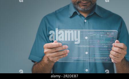 programmeur codage, compilateur, encodage, débogage et logiciel d'application de développement pour les entreprises avec ordinateur portable. Homme programmant le web de codage Banque D'Images