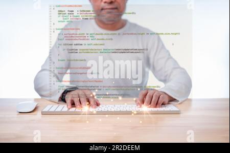 programmeur codage, compilateur, encodage, débogage et logiciel d'application de développement pour les entreprises avec ordinateur portable. Homme programmant le web de codage Banque D'Images