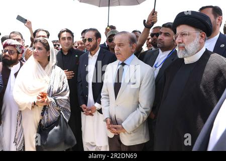 Pishin, Pishin, Pakistan. 18th mai 2023. Le Président iranien, EBRAHIM RAISI, et le Premier ministre pakistanais, SHAHBAZ SHARIF, lors de l'inauguration du marché frontalier de la ville frontalière de Pishin, frontière entre le Pakistan et l'Iran, le 18 mai 2023. Selon le bureau présidentiel iranien Iran et Pakistan, ils ont inauguré le premier marché à leur frontière et un accord pour le commerce de l'électricité. (Credit image: © Présidence iranienne via ZUMA Press Wire) USAGE ÉDITORIAL SEULEMENT! Non destiné À un usage commercial ! Banque D'Images