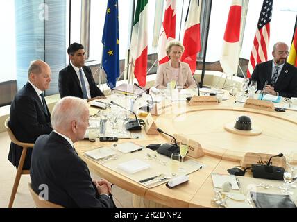 Hiroshima, Japon. 19th mai 2023. Les dirigeants du Groupe des sept, G7 ans, assistent à la première journée de leur sommet de trois jours, vendredi, 19 mai 2023. Les membres des G7 - Etats-Unis, Canada, France, Allemagne, Japon, Le Royaume-Uni et l'Italie se réunissent dans la ville japonaise d'Hiroshima jeudi pour un sommet annuel. Les discussions des dirigeants porteront sur la guerre de la Russie contre l'Ukraine, la puissance et l'influence croissantes de la Chine, le désarmement nucléaire, l'intelligence artificielle, le changement climatique et la sécurité économique. Photo par G7 Hiroshima Summit/UPI crédit: UPI/Alay Live News Banque D'Images