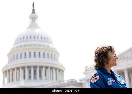 Christina Hammock Koch, astronaute de la NASA, lors d'une conférence de presse sur la mission Artemis II de la NASA devant le Capitole, à Washington, D.C., jeudi, 18 mai 2023. Crédit: Julia Nikhinson / CNP/Sipa USA Banque D'Images