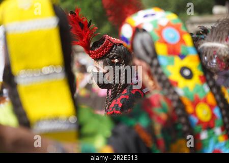 Les femmes de Kalash dansent au Chilli Joshi Festival à Chitral Banque D'Images