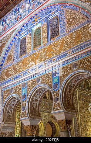 Espagne, Andalousie, Séville, Alcazar de Séville. Porte d'accès du salon de los Embajadores datant du 14th siècle dans le palais de Pierre de Castille. Architecte Banque D'Images