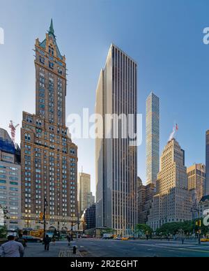 Vue à l'est de Grand Army Plaza : sherry-Netherland, GM Building et 745 Fifth Avenue, avec 432 Park Avenue Condominiums fins en arrière-plan. Banque D'Images