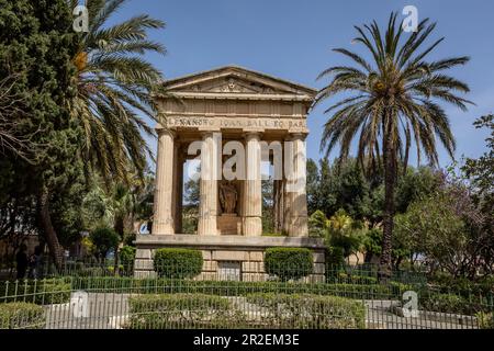 Valletta, Malte - 20 avril 2023: Monument au Sir Alexander ball dans les jardins du Bas Barakka. Banque D'Images